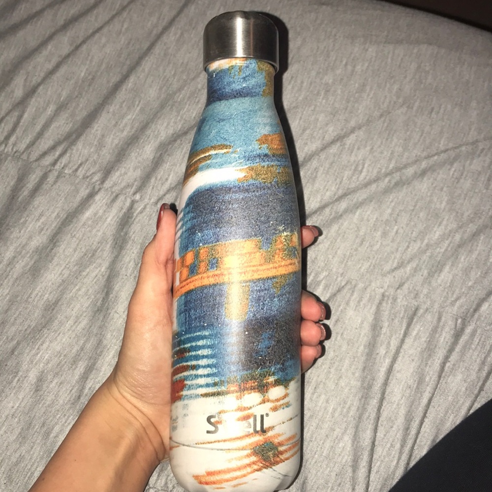 Swell water bottle